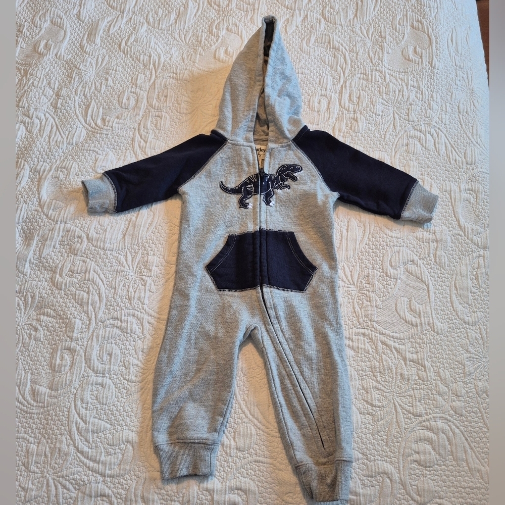 Hatley boys size 3-6 months gray & blue zippered dinosaur romper VGUC